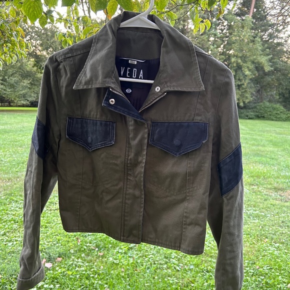 Veda Olive Green and Black ligjtweight Jacket Size S - Picture 1 of 3